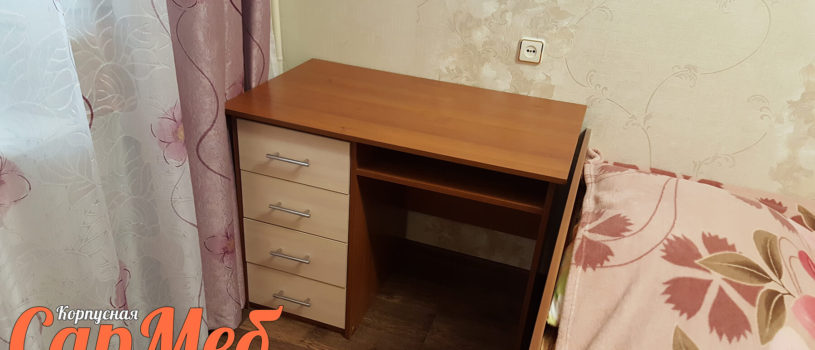 Маленький компьютерный столик